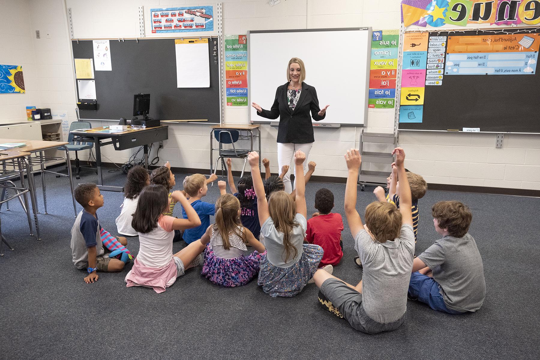 lindsay vance teaching students in a classroom